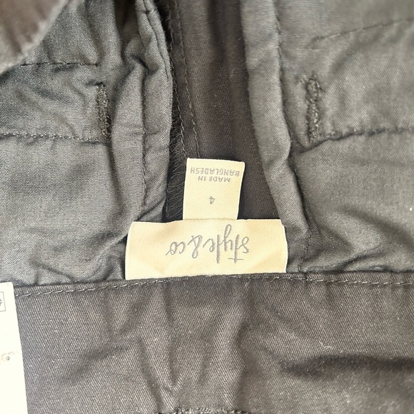 STYLUS Black Capris Sleek and Sturdy Design - Picture 5 of 5